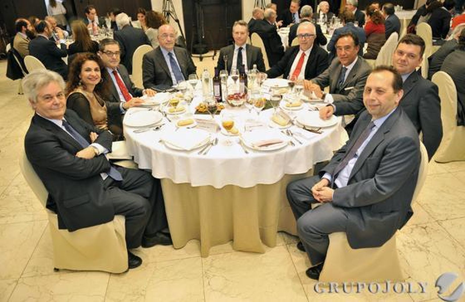 Antonio Jara, María Jesús Montero, Mario Fernández, Joaquín Almunia, José Joly, José Sánchez Maldonado, Miguel Ángel Cabello, Luis Pérez-Bustamante y José Antonio Carrizosa.

Foto: Manuel Gómez/Juan Carlos Vázquez