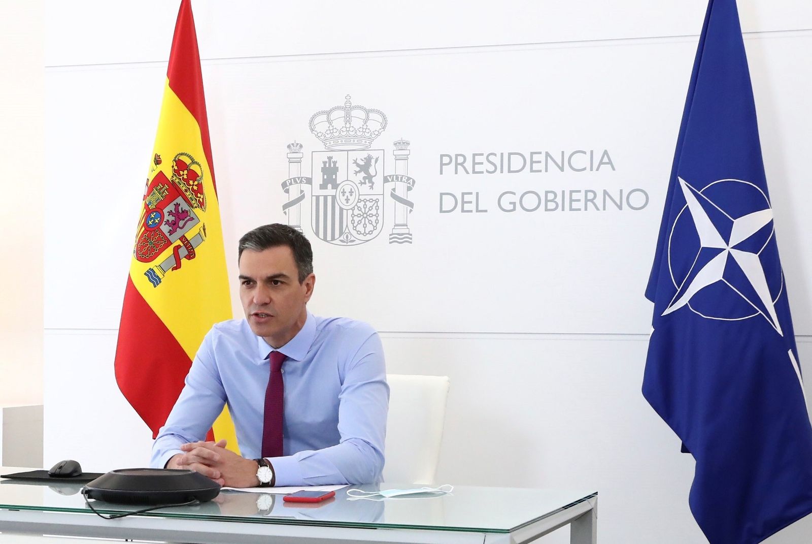 El presidente del Gobierno, Pedro Sánchez, durante una reunión por videoconferencoa en Moncloa.