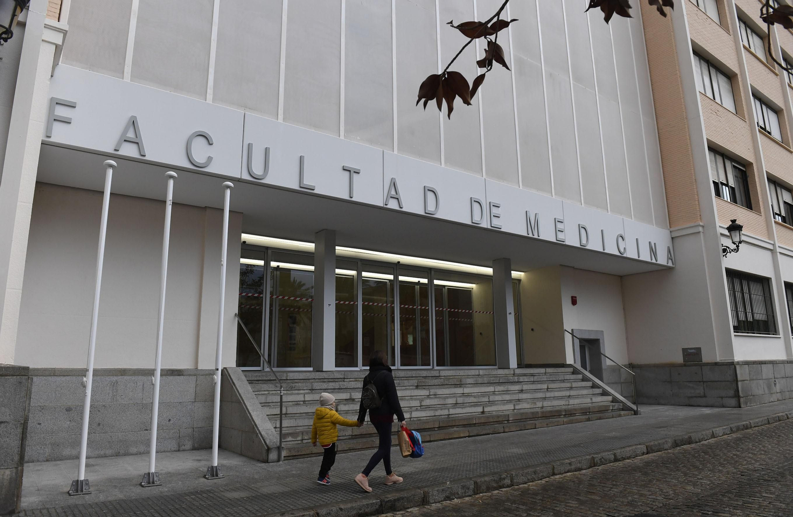 Ayer había poco movimiento en la facultad gaditana porque los estudiantes están de exámenes.