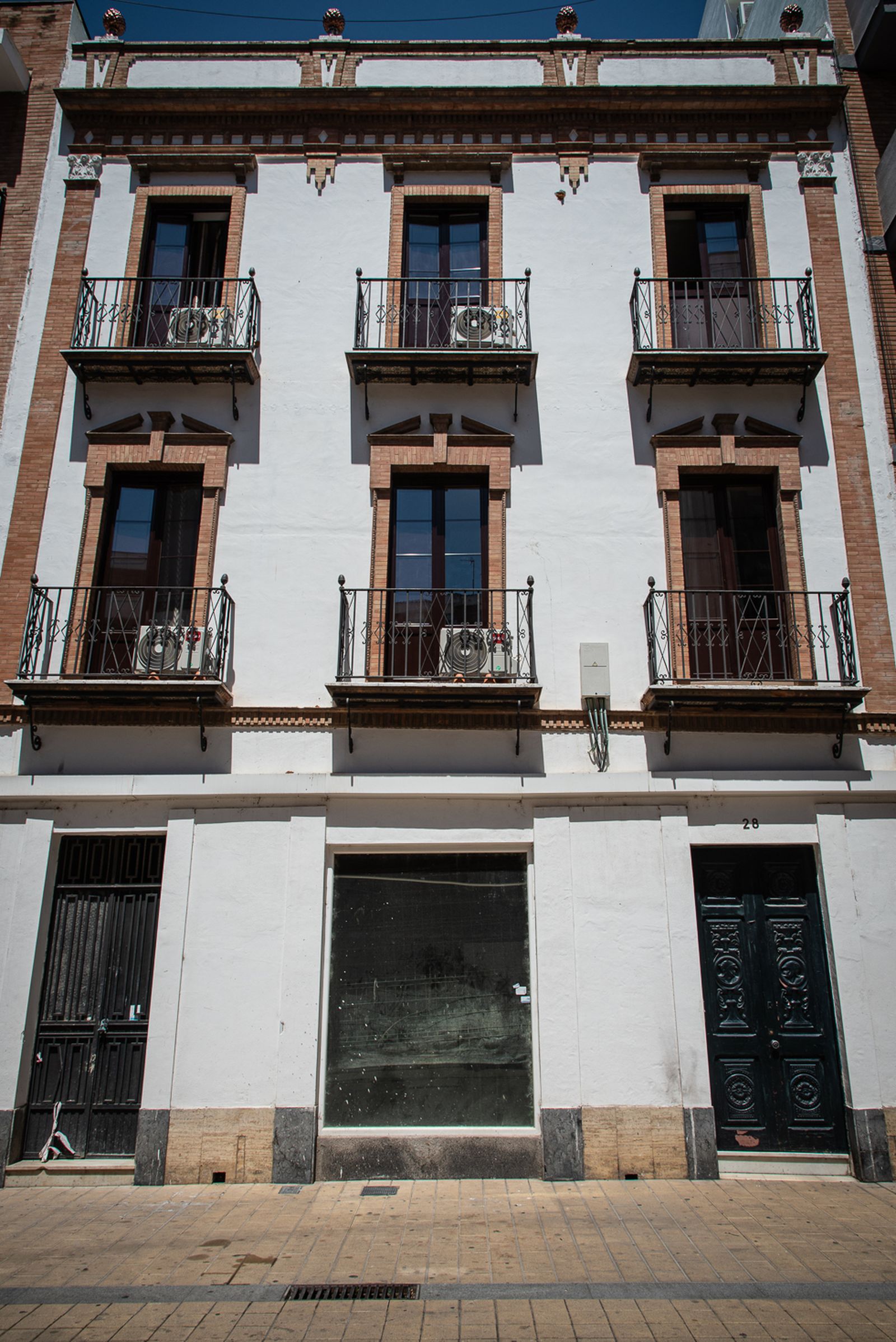 Edificio del número 28 de la calle Béjar que va a ser reformado en los próximos meses.
