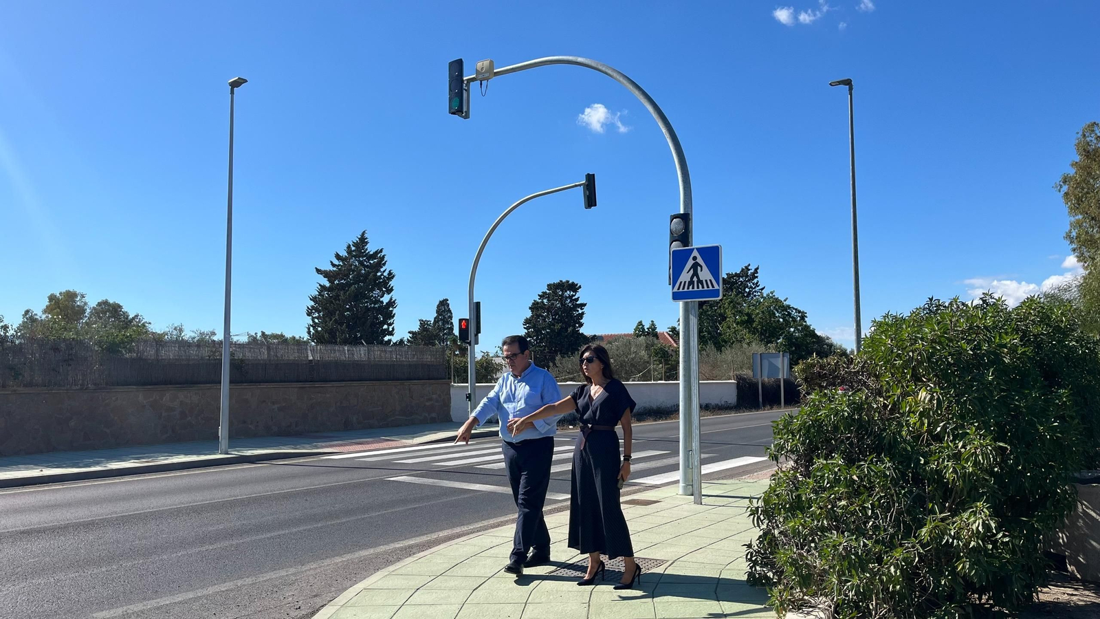Mejoras en la seguridad vial de Retamar con semáforos y pasos de peatones.