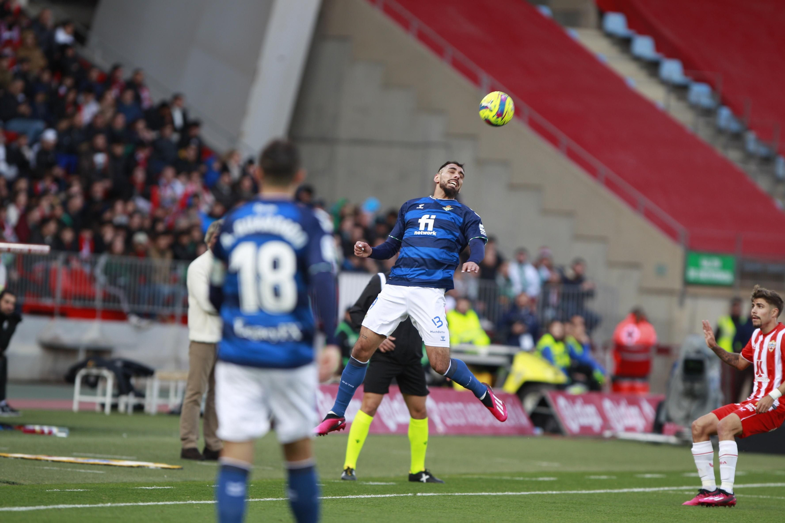 Imágenes del partido de fútbol U.D. Almería-Real Betis Balompié