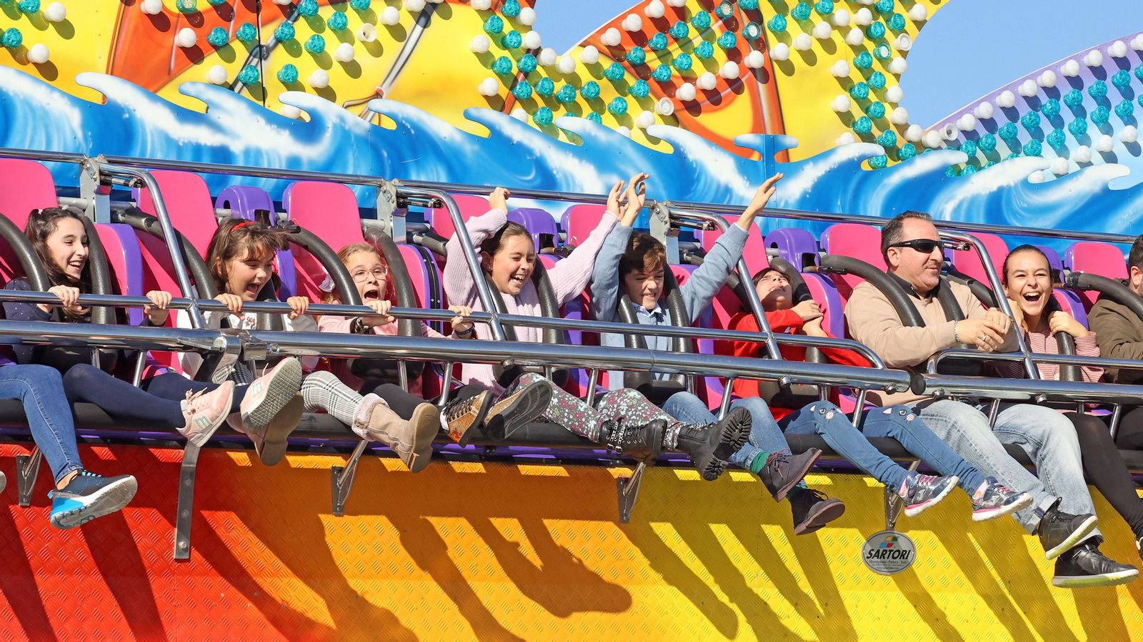 El parque de atracciones de Navidad junto a la Feria volvió a llenarse este sábado El parque de atracciones de Navidad junto a la Feria volvió a llenarse este sábado
