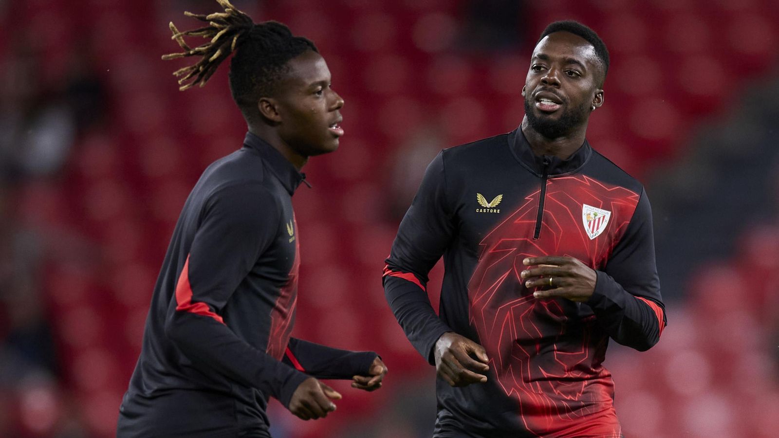 Nico e Iñaki Williams, en el calentamiento previo al inicio de un partido del Athletic.