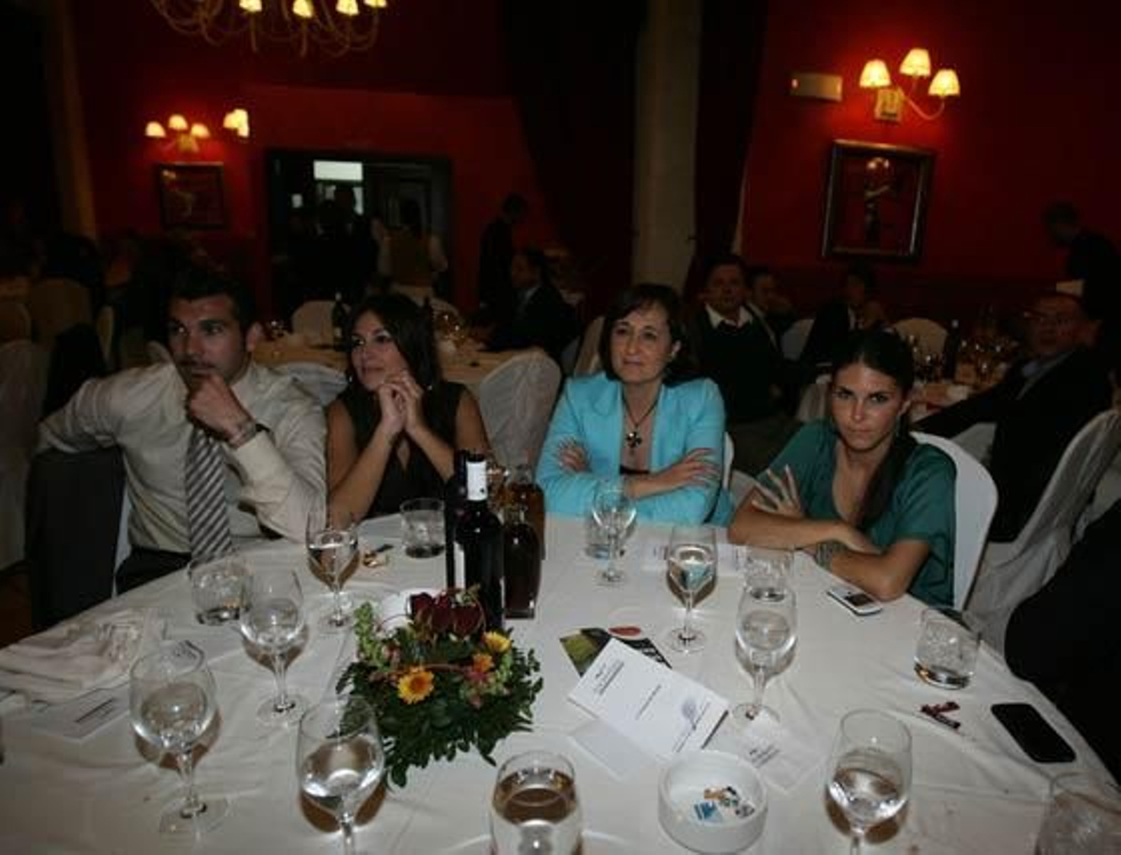 El Hotel Los Jándalos acoge la ceremonía de investidura de Emilio Viquiera, director deportivo del Xerez, como nuevo cofrade honorífico de la Cofradía del Botillo

Foto: Pascual