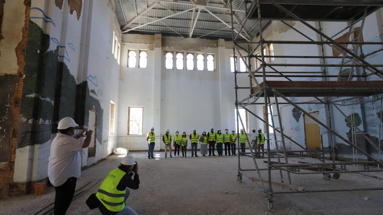 Las autoridades en el salón de actos, que se convertirá en sala multifuncional para su mejor aprovechamiento.