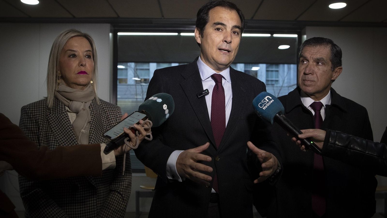 El consejero de Justicia, José Antonio Nieto, la la Fiscal Superior de Andalucía, Ana Tárrago, y el presidente del TSJA, Lorenzo del Río