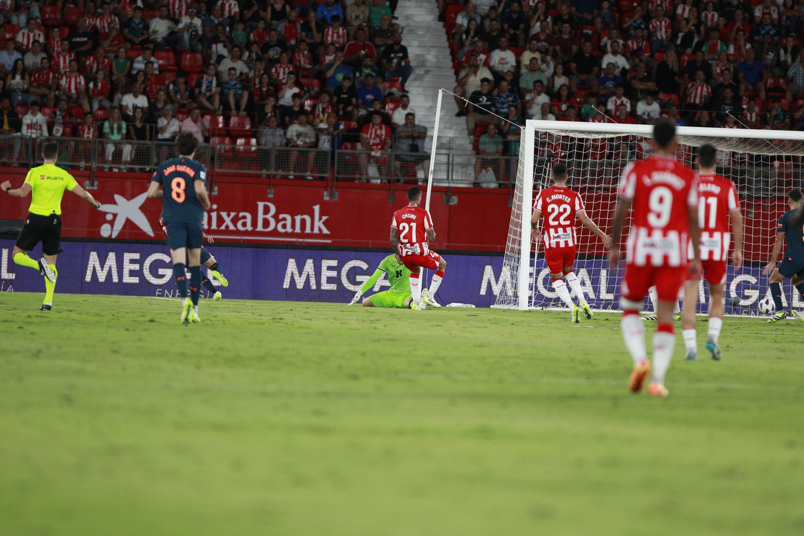 Imágenes del partido de La Liga Ea Sports U.D. Almería-Valencia C.F.