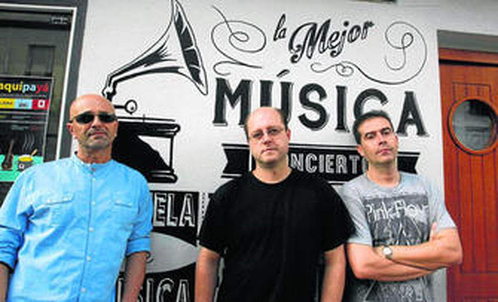 Los miembros de la formación, Fran Pena, José Manuel Rosado y José Manuel Peña, posan días atrás en las cercanías de la plaza San Andrés.