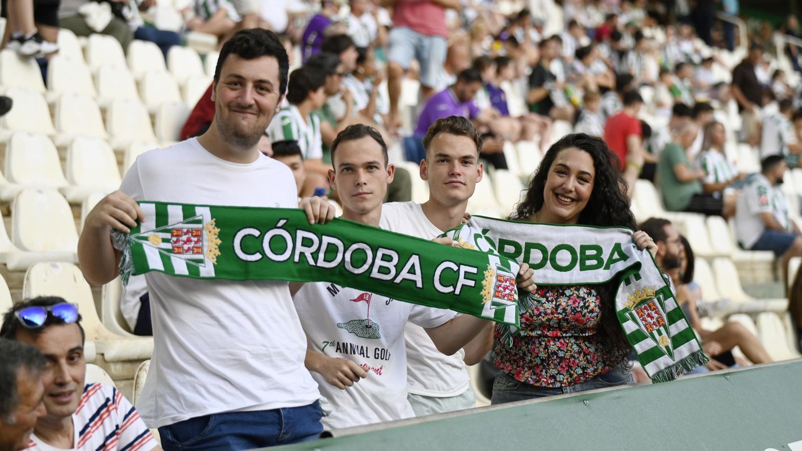 Las mejores fotos del ambiente en El Arcángel para el Córdoba CF - Albacete