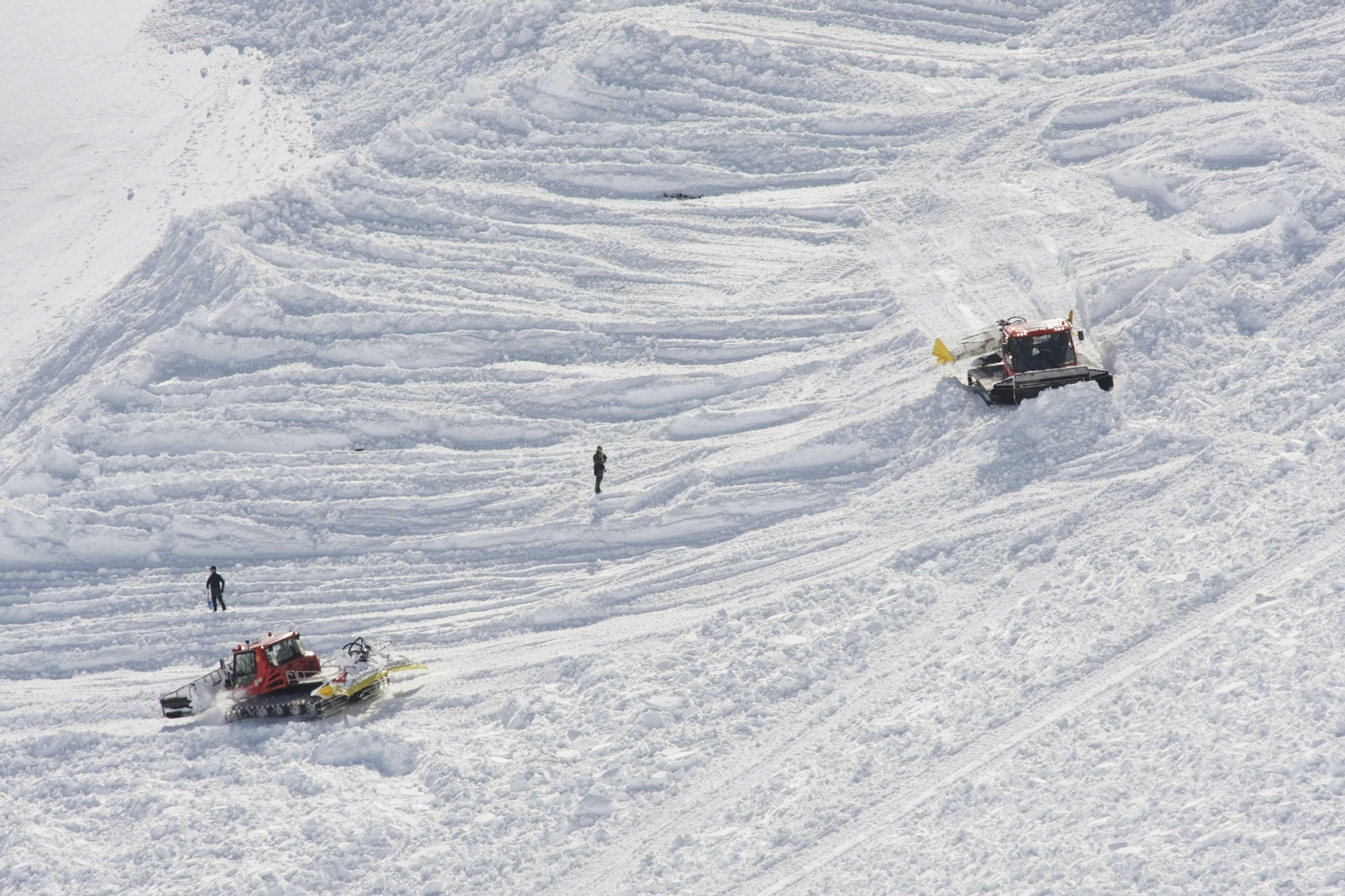 Labores de rescate a un montañero en Sierra Nevada, en una imagen de archivo.