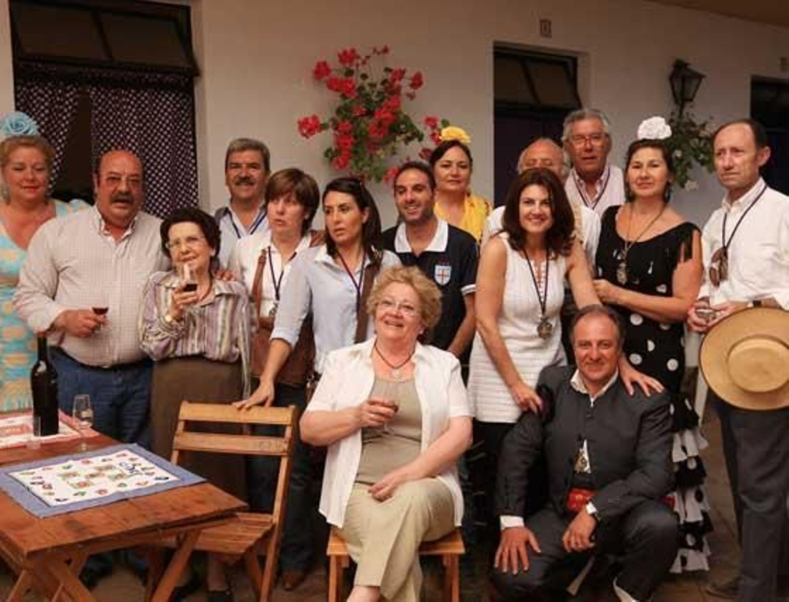 La casa de Elena y Nicolás, ayer, abarrotada de romeros

Foto: Juan Carlos Toro