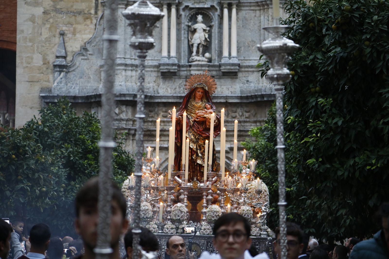 La procesión de la Virgen del Amparo de Córdoba, en imágenes