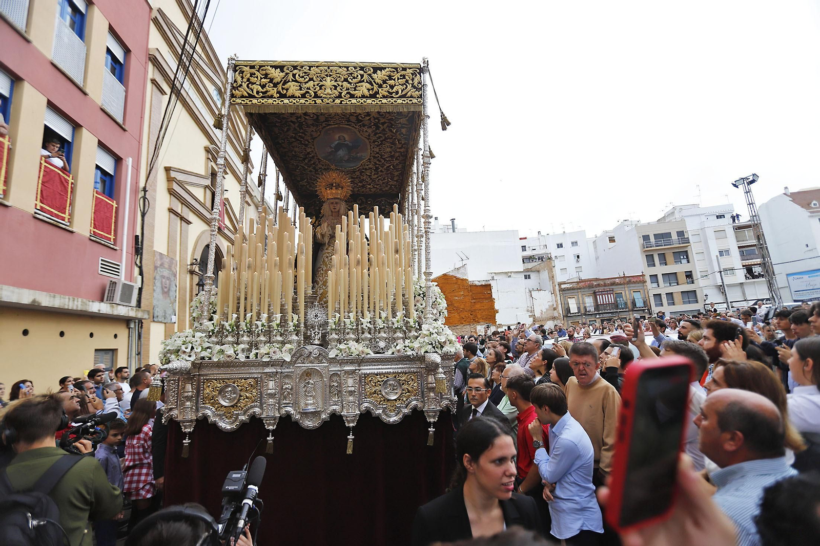 Imágenes de la salida extraordinaria de la Virgen del Rocío y Esperanza