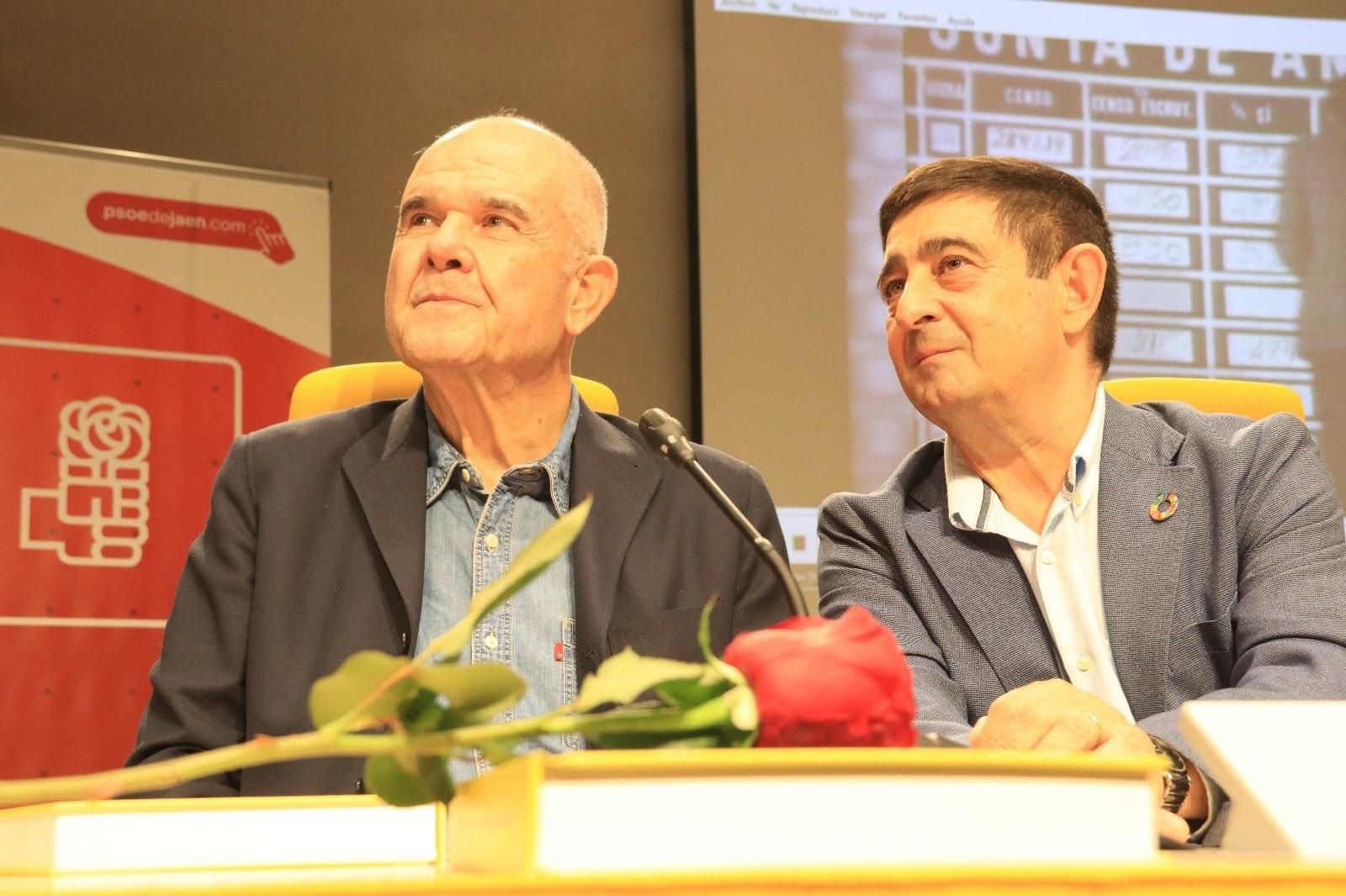 Manuel Chaves junto a Francisco Reyes, presidente de la diputación de Jaén, en un acto del PSOE
