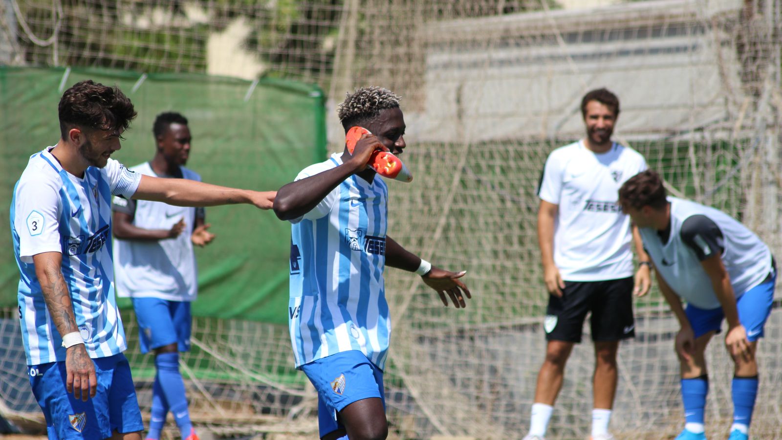 Mario celebrando su gol.