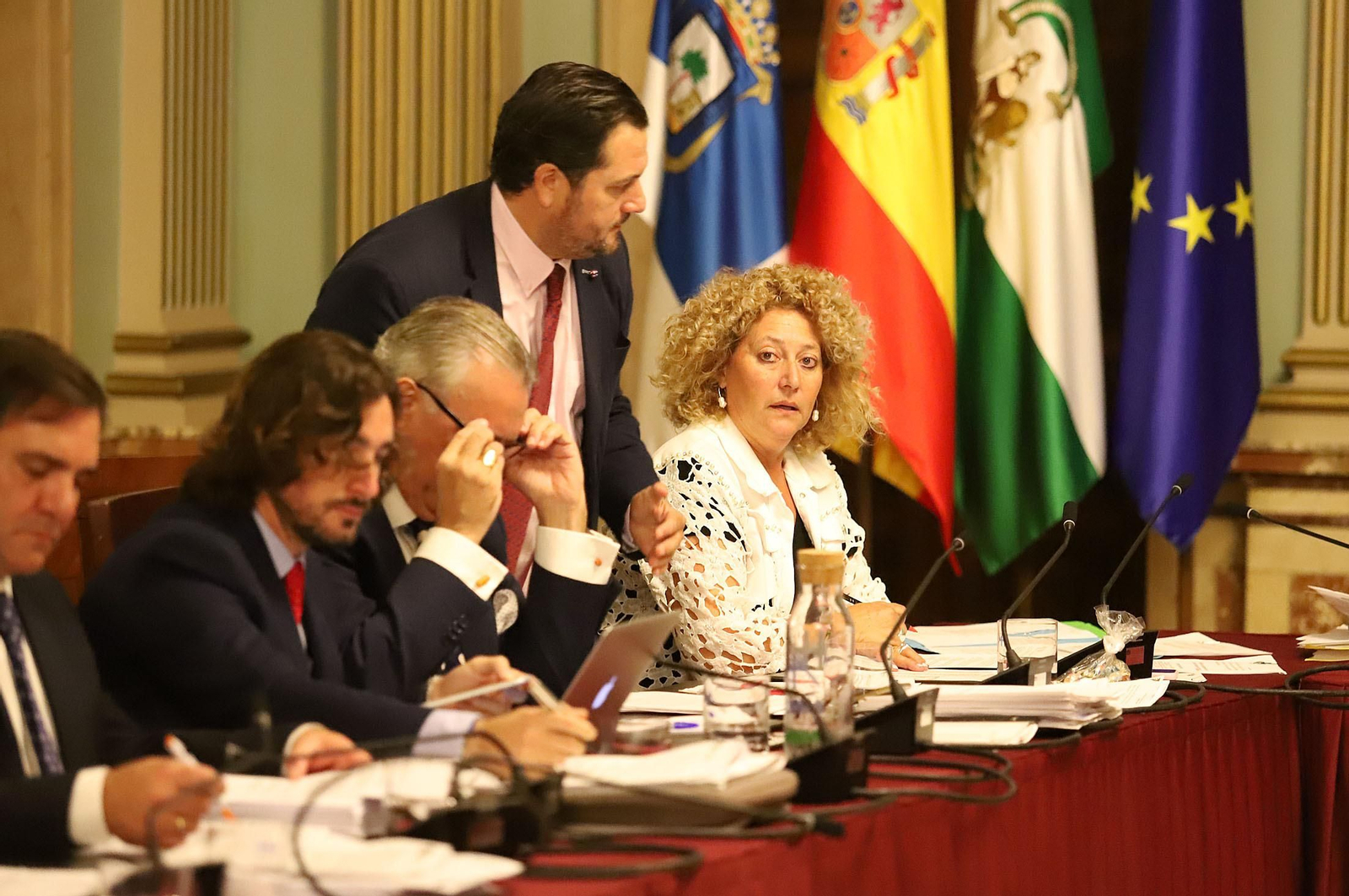 Imágenes del pleno del Ayuntamiento de Huelva