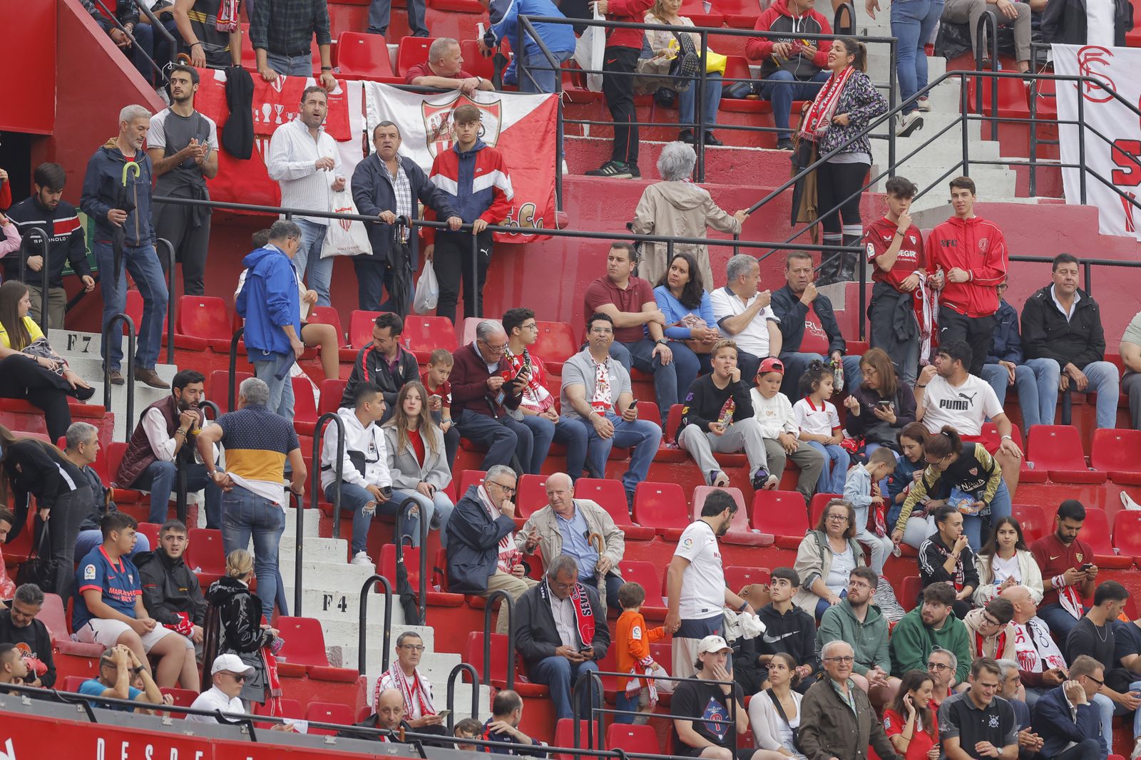 Búscate en las fotos del Sevilla-Madrid