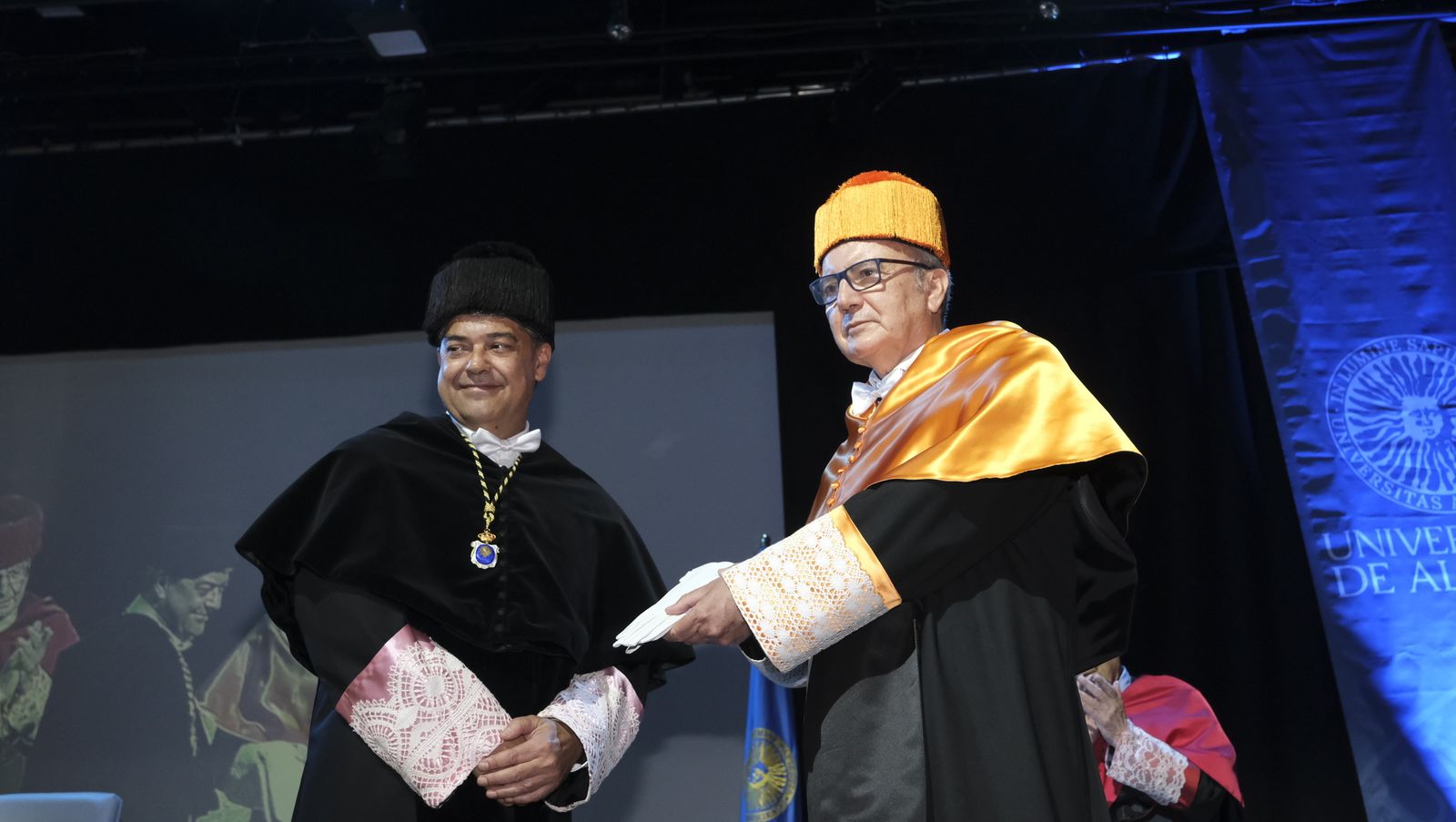 Imágenes de la investidura como Doctor Honoris Causa de la UAL, de Paco Cosentino.