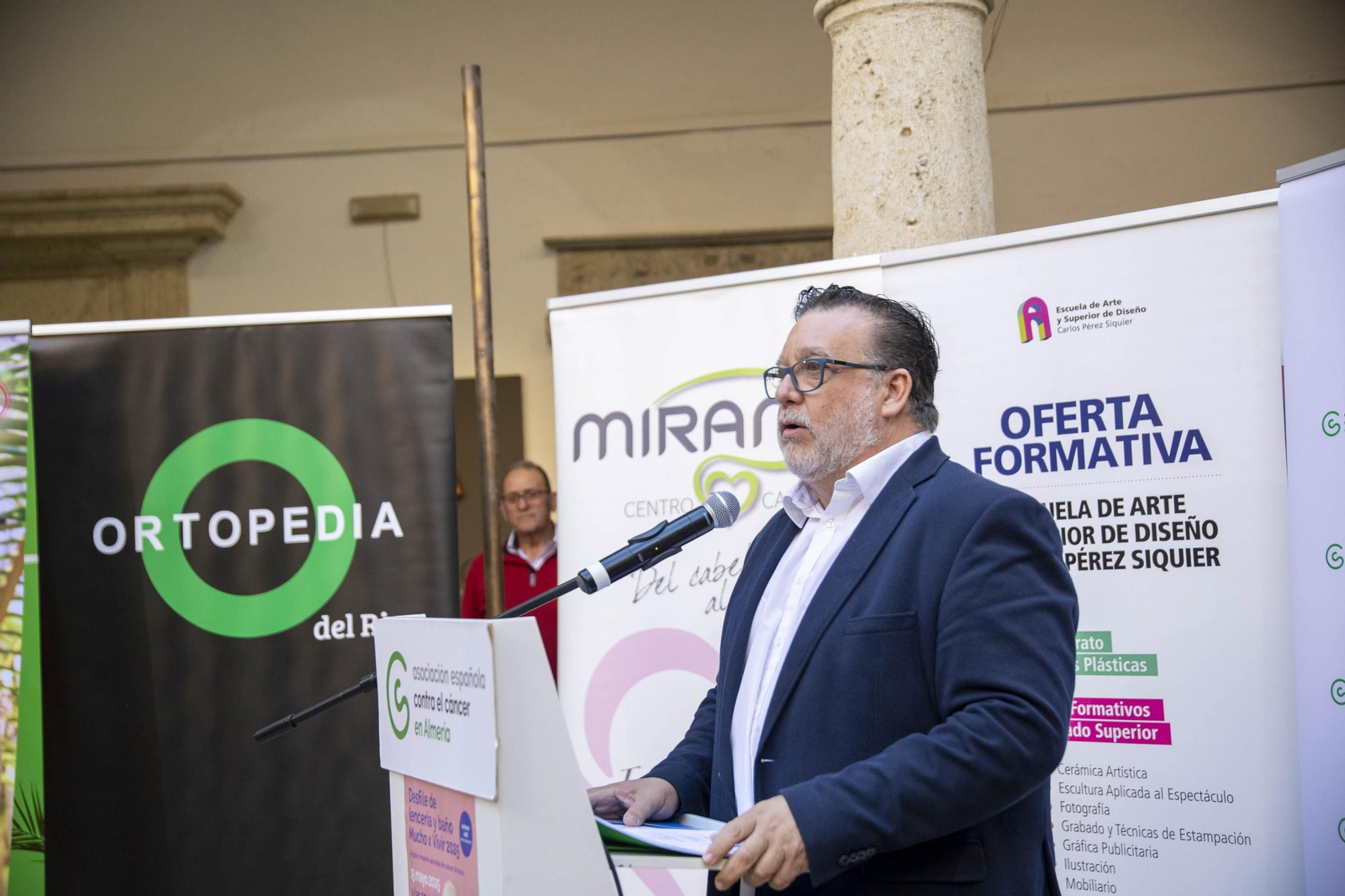 Mucho x Vivir de la Asociación del Cáncer en la Escuela de Artes de Almería