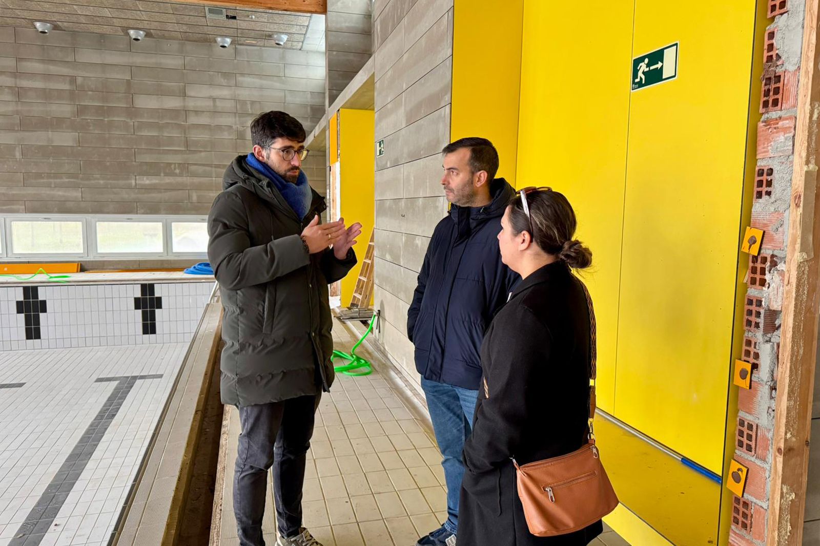 Visita a las instalaciones del equipo de gobierno.