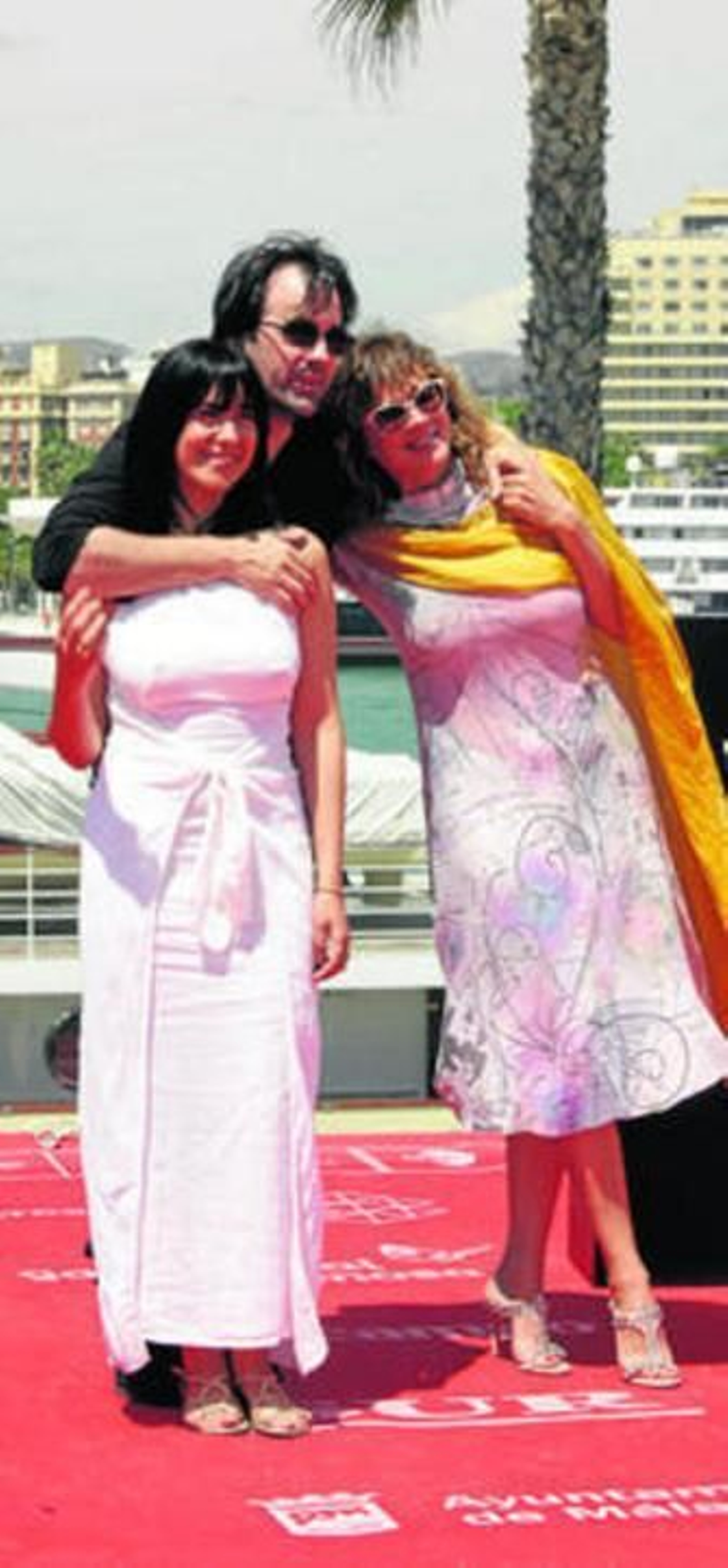 Isa Campo, Isaki Lacuesta y Emma Suárez, ayer, en la presentación de  'La propera pell'.