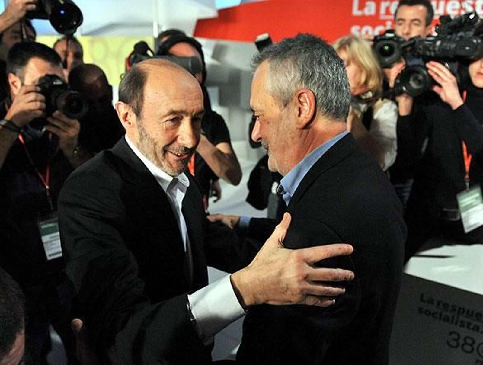 Griñán dice que "todos nos sentimos ganadores" y niega una posición débil