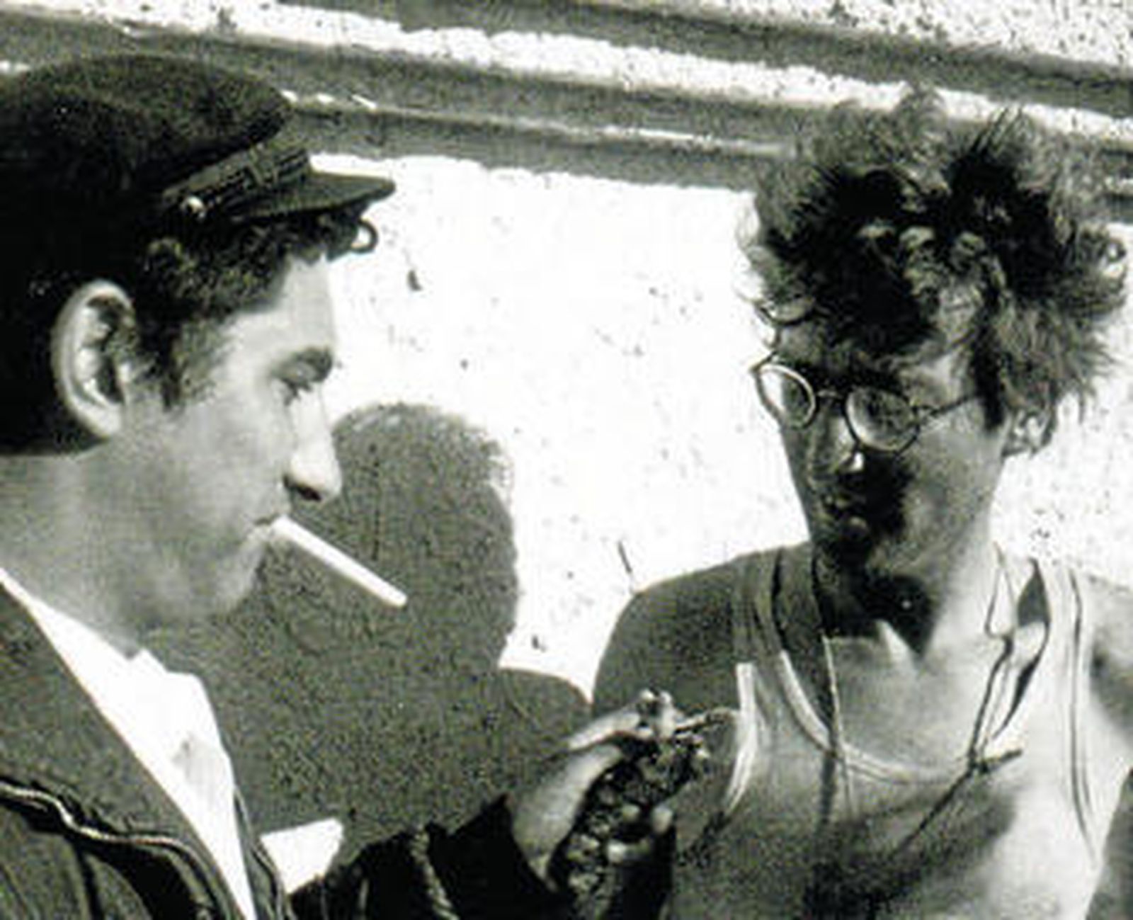 El fotógrafo César Lucas con John Lennon en Almería.