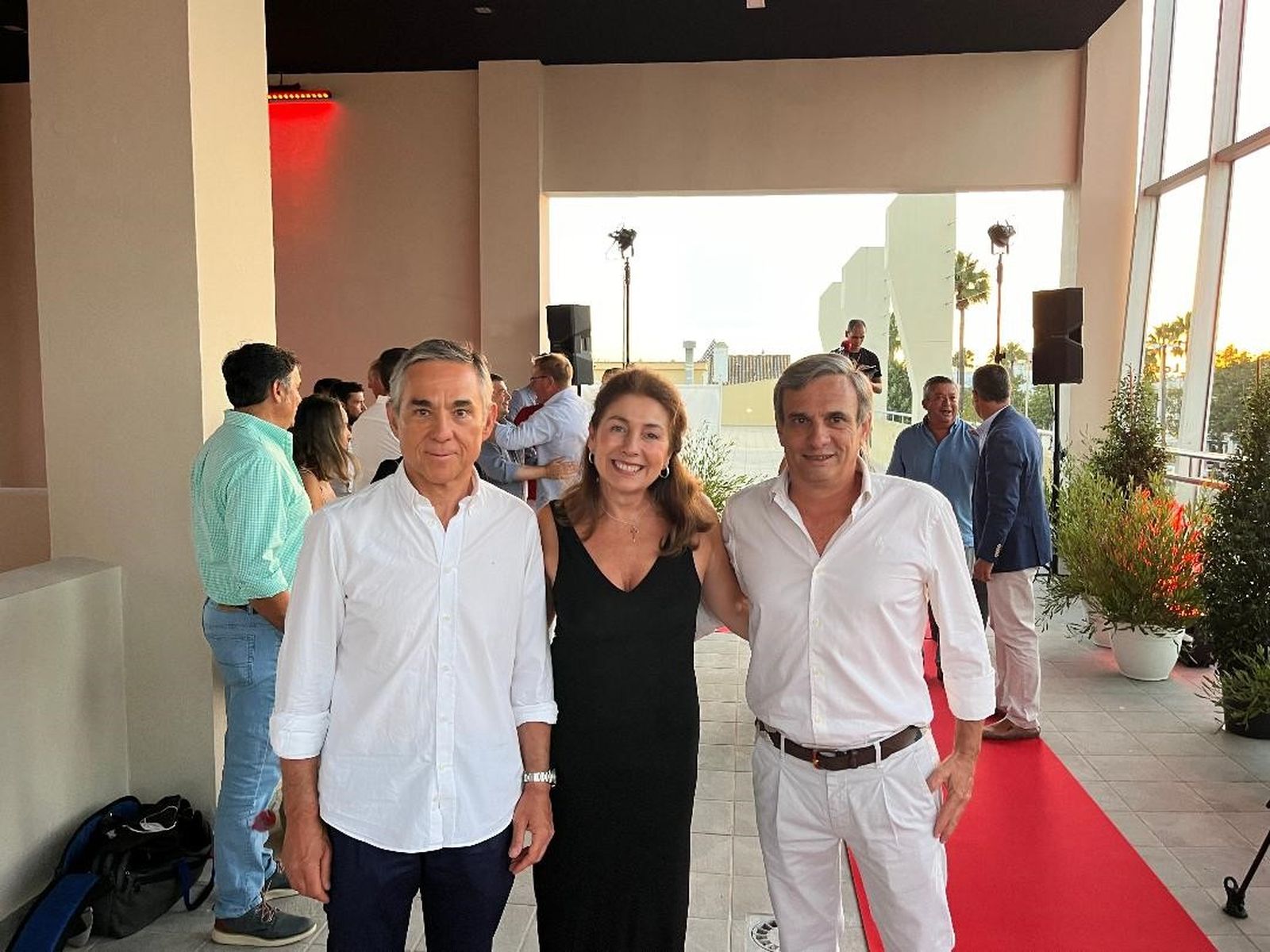 Joaquín Joly Martínez de Salazar, Keka Monedero y Rafael del Cuvillo durante el acto de inauguración.