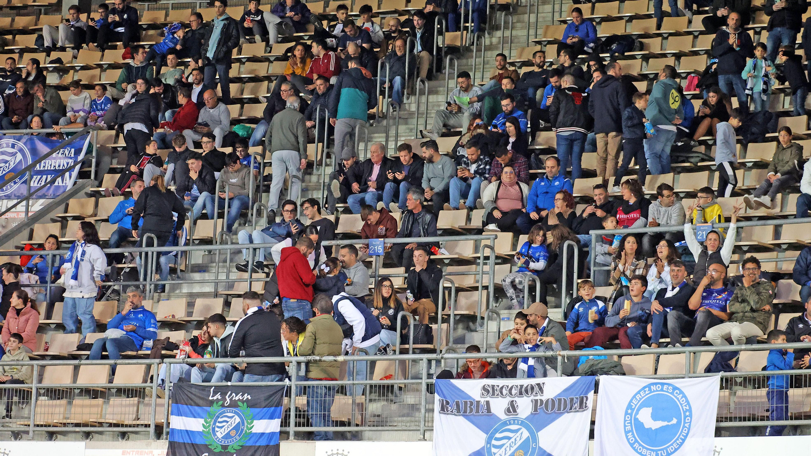 Búscate en el Xerez DFC - Ceuta B en el Municipal de Chapín en Jerez