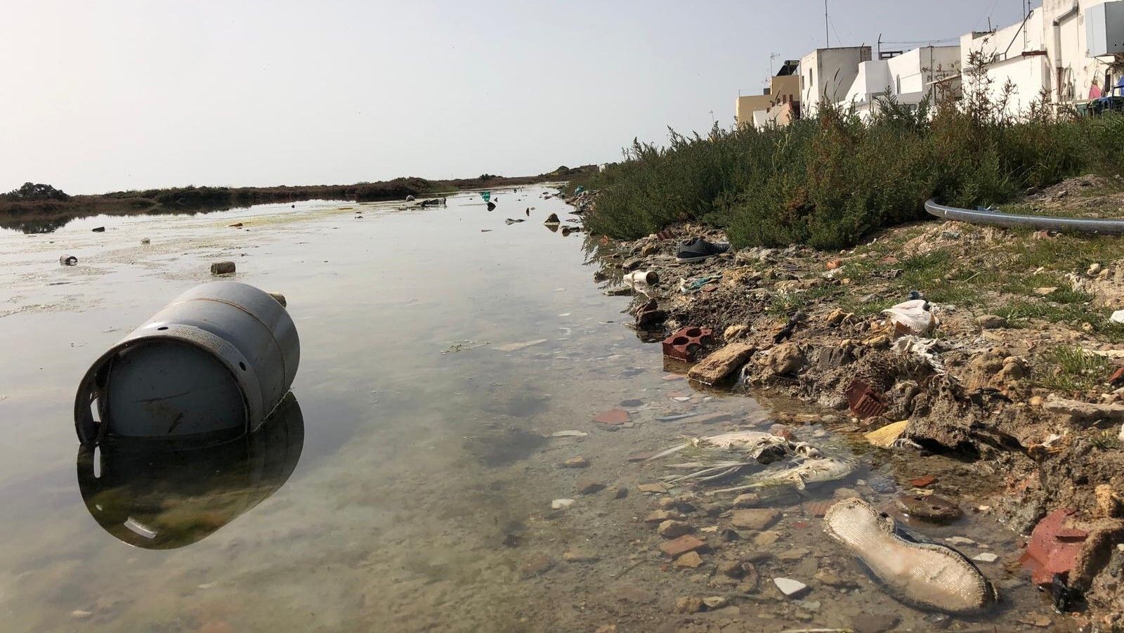 Estado de la trasera de La Almadraba, en una imagen difundida por Vox.