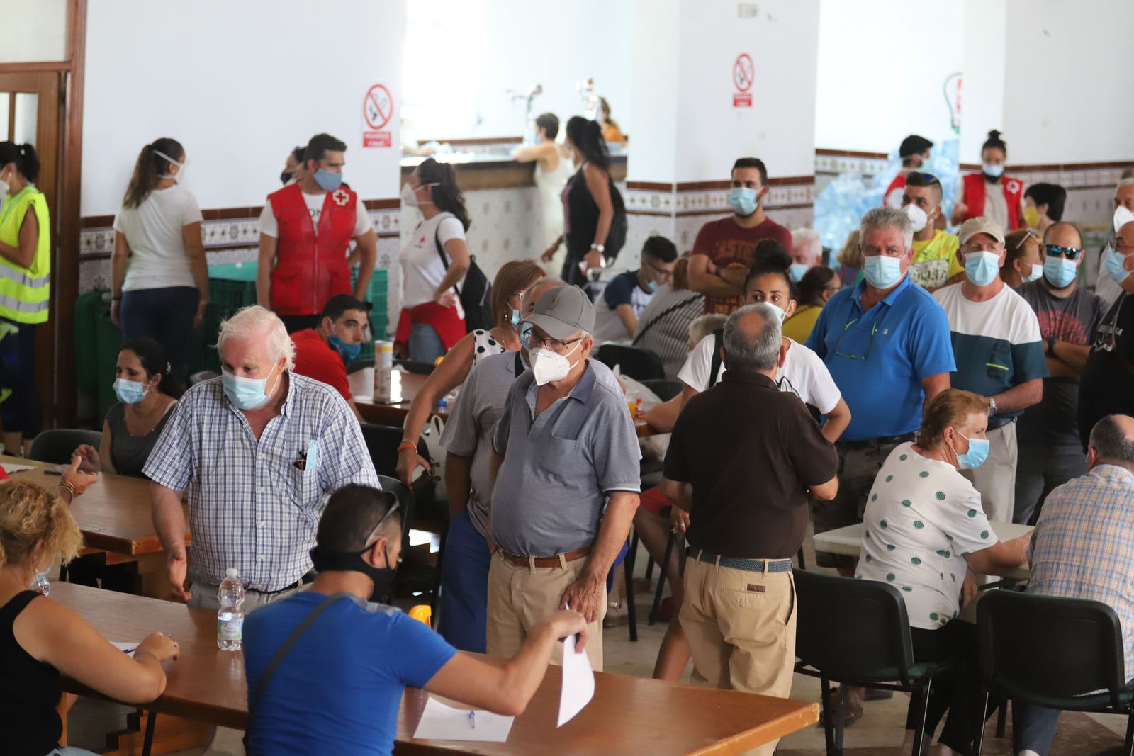 Las imágenes mas destacadas de los vecinos de la Zarza-Perrunal realojados por el incendio de Almonaster la Real