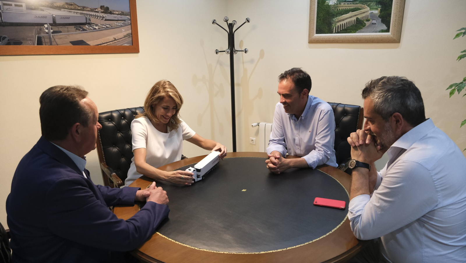 Imágenes de la visita de la Ministra Raquel Sánchez a Transportes J. Cano, en Antas