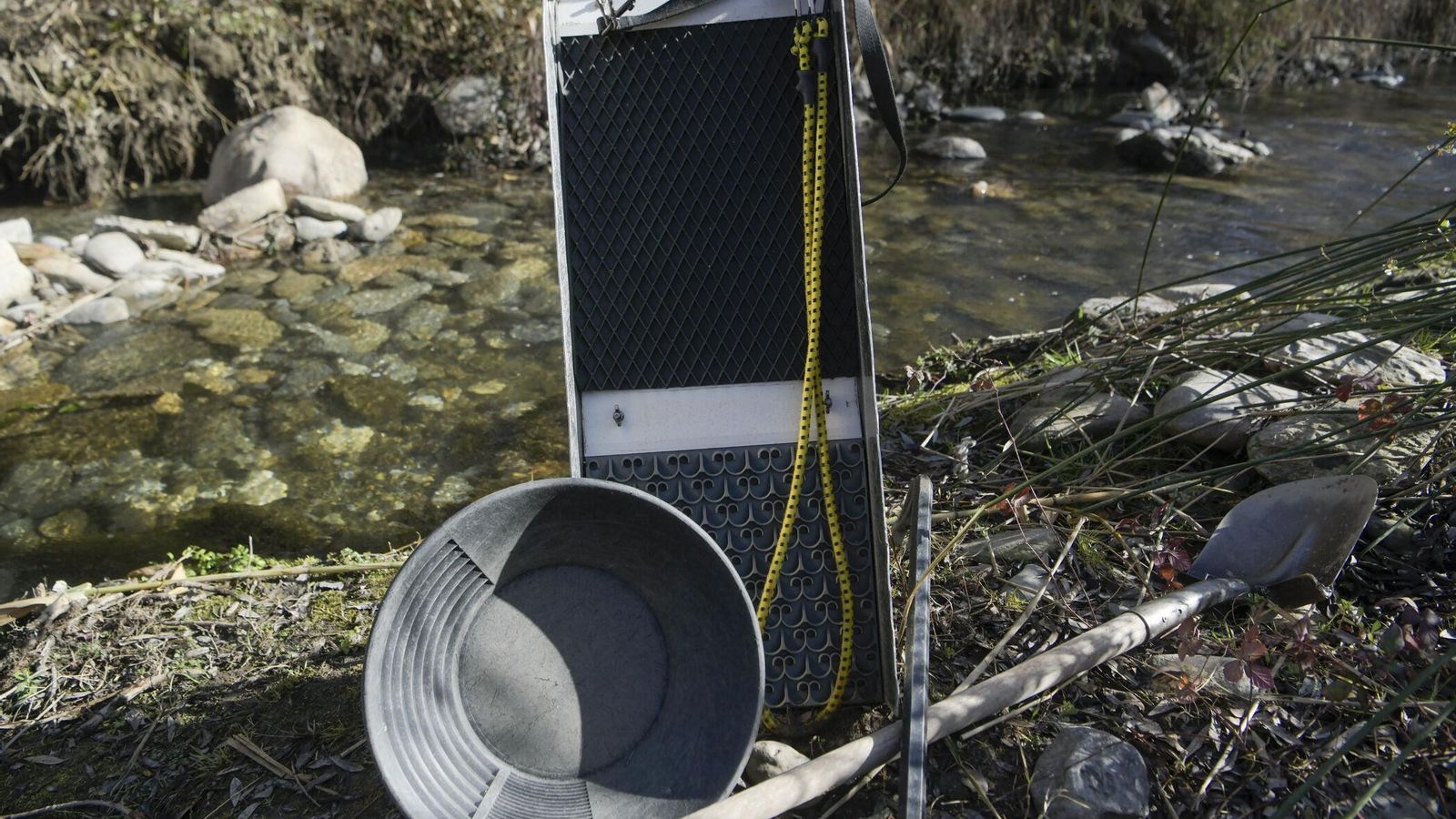 Imagen del material de fabricación propia utilizado para la búsqueda del oro