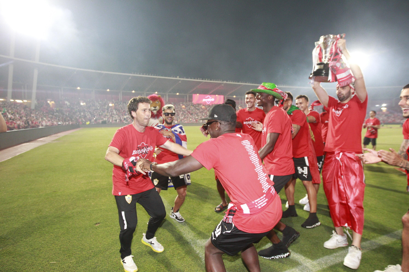 Las imágenes de la fiesta del ascenso de la U.D. Almería en el Estadio Mediterráneo.