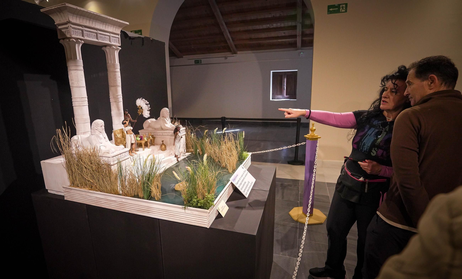 Imágenes de la exposición '50 Navidades montando el Belén' en Jerez