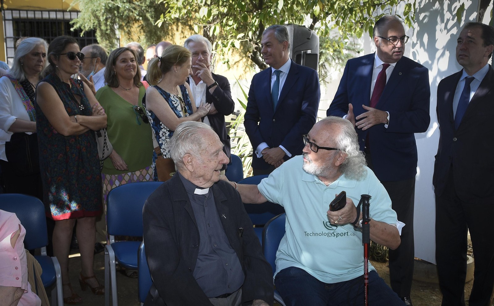 Las imágenes de la inauguración de los jardines del párroco D. Pedro Ybarra