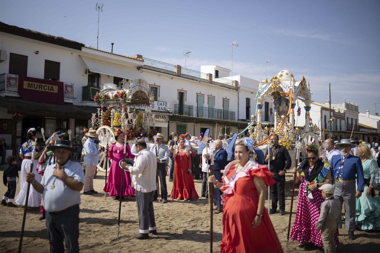 El Rocío 2023: Imágenes de la presentación de las Hermandades y ambiente en la aldea