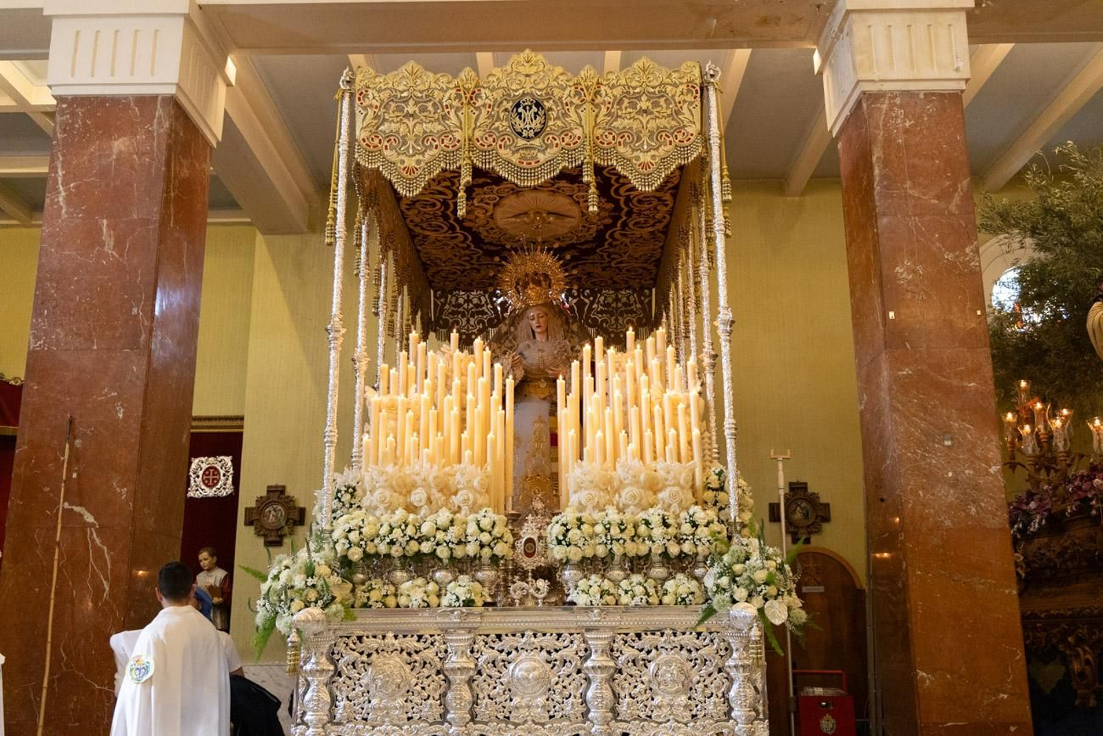 Los jiennenses se echan a la calle para presenciar la primera de las procesiones de la jornada: la Borriquilla (I)