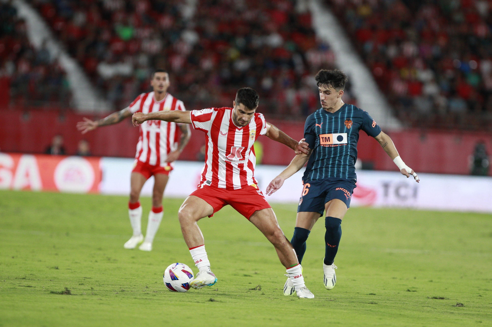 Imágenes del partido de La Liga Ea Sports U.D. Almería-Valencia C.F.