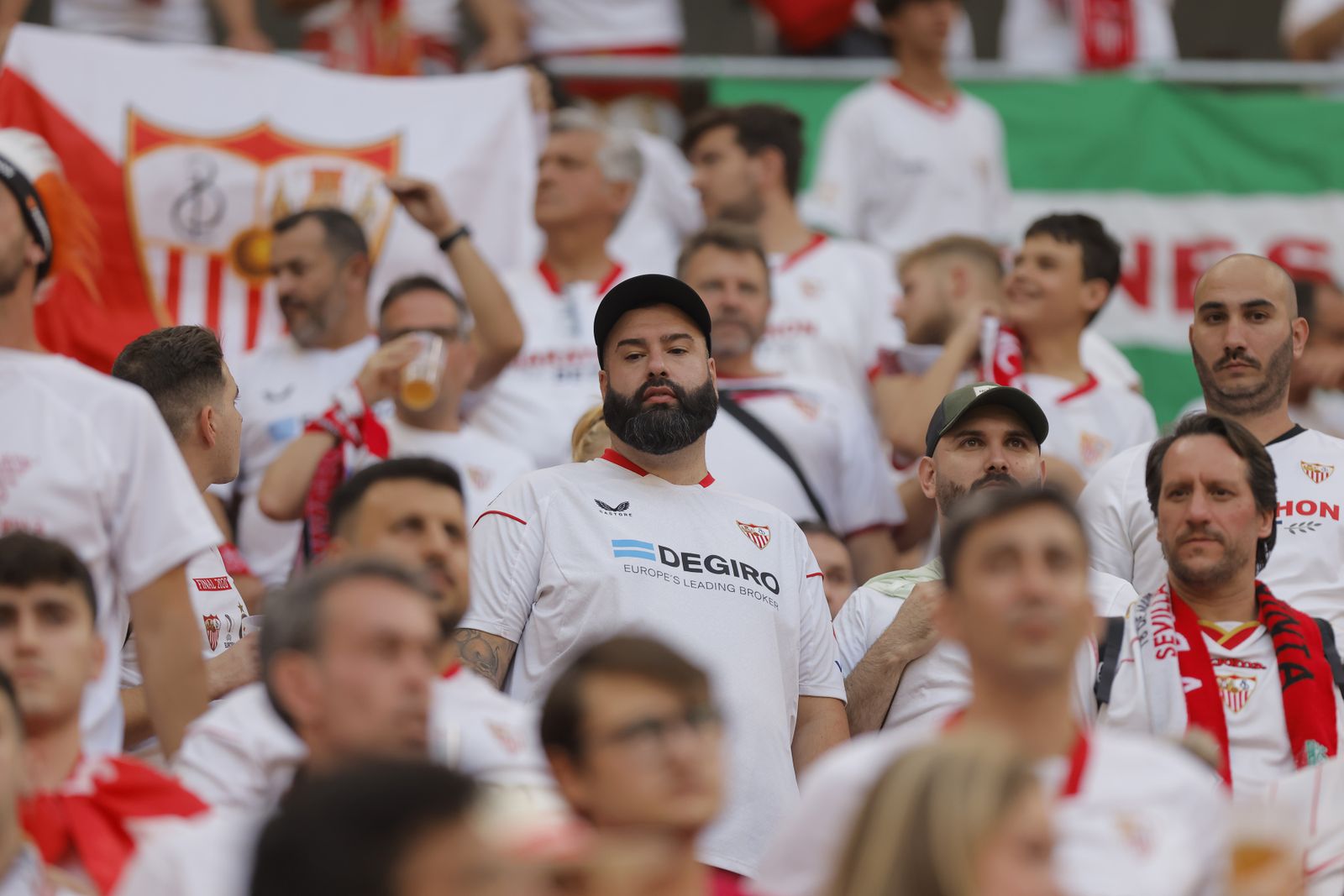 Búscate en las fotos del Sevilla-Roma