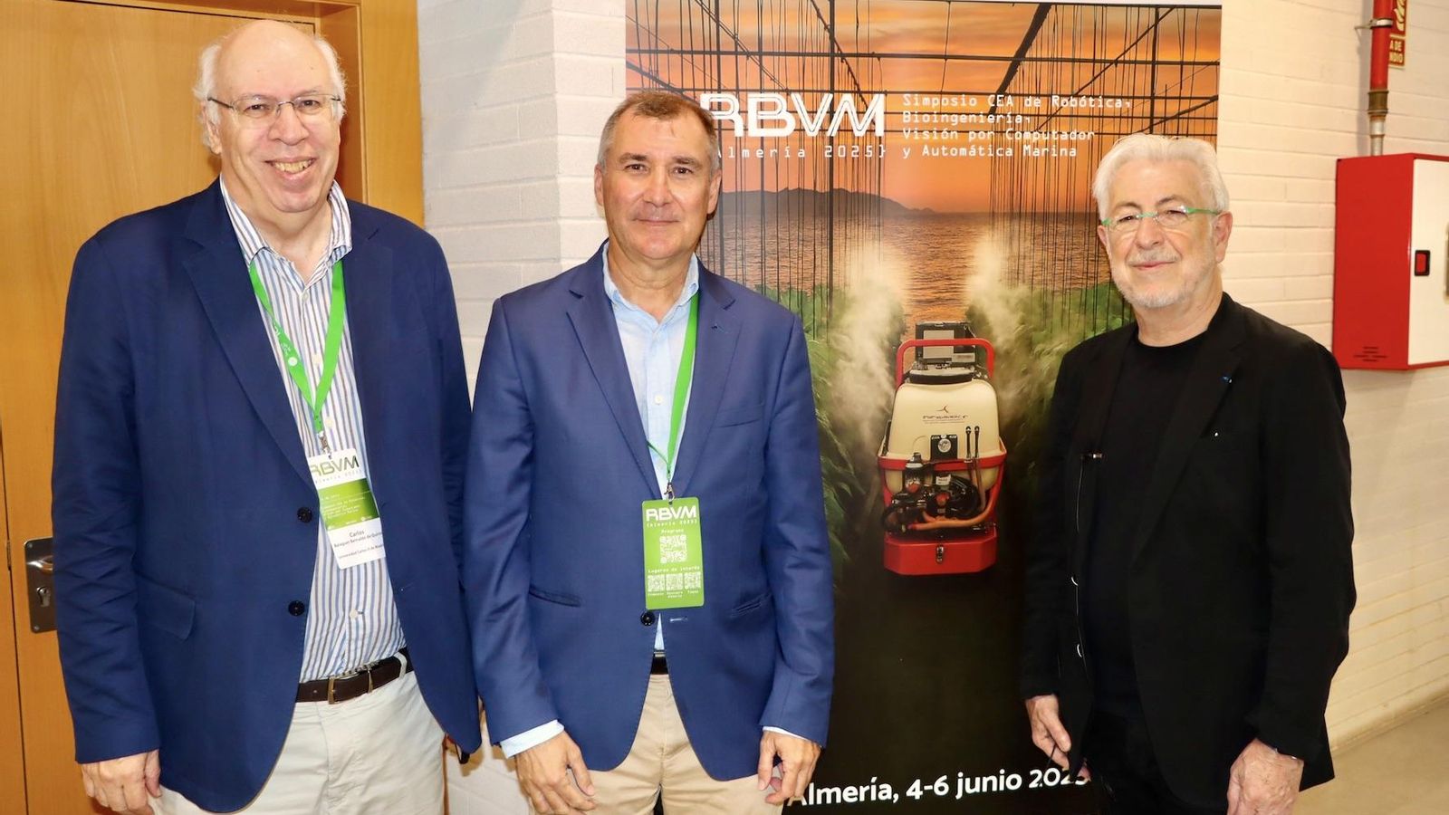 Khatib, junto a Antonio Giménez, director de la OTRI-UCC, y el también investigador en robótica Carlos Balaguer