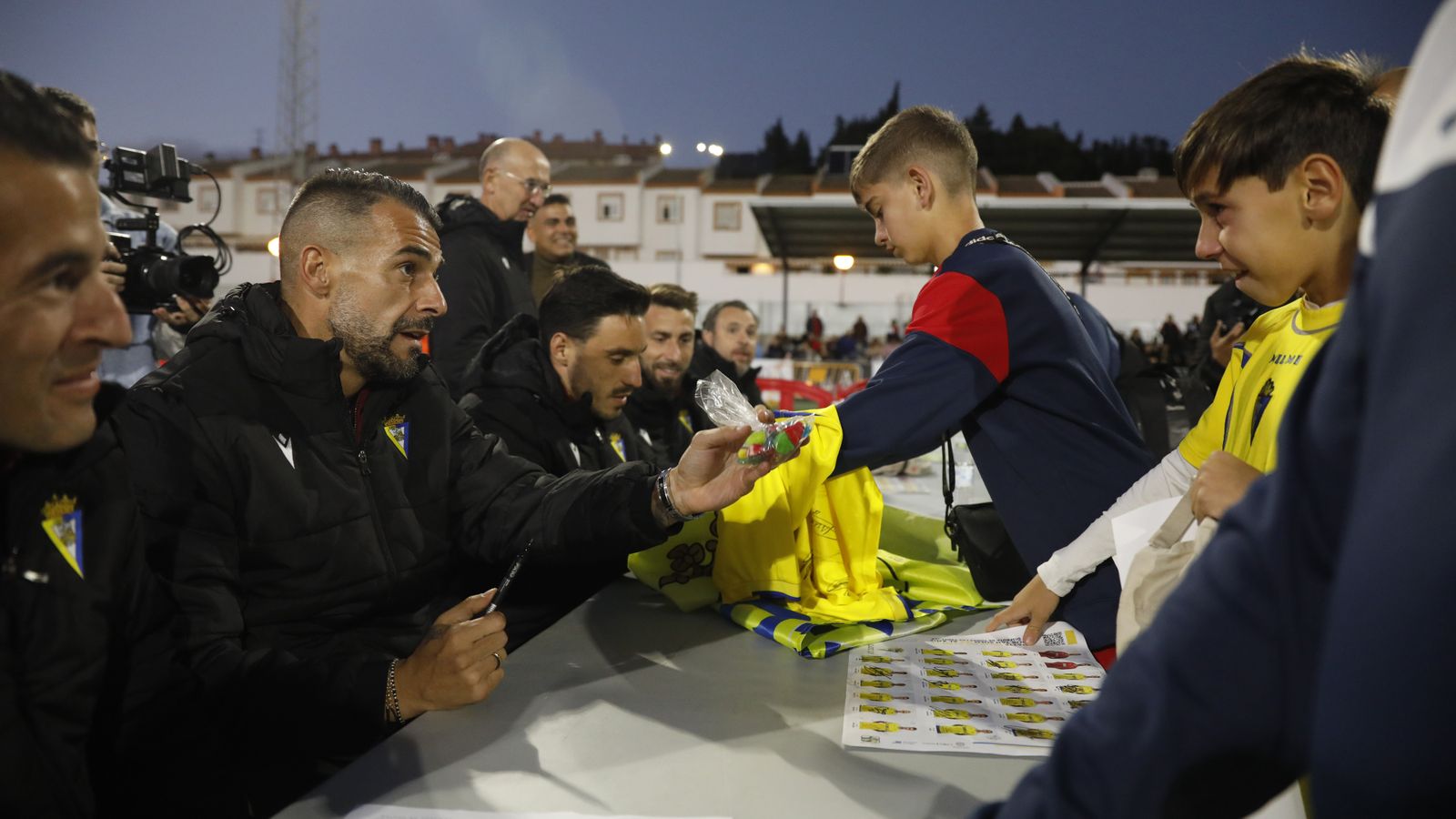 Las fotos de la visita del Cádiz CF para celebrar el 50 aniversario del CD Guadiaro