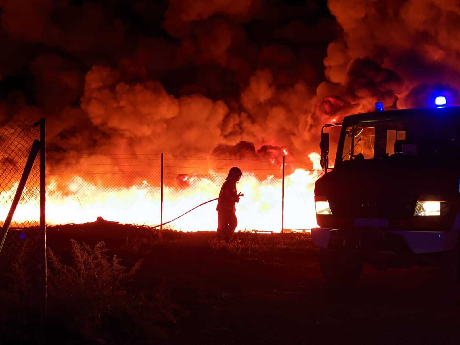 Imágenes del incendio en el Camino de la Romería de Cartaya