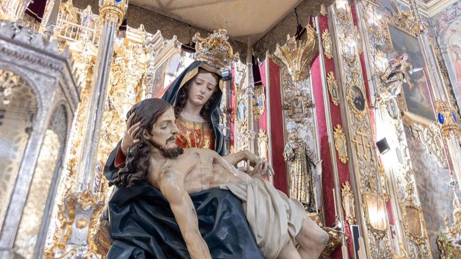 Altar de Cultos Extraordinario Santa María de la Alhambra, Mayo 2025.jpg