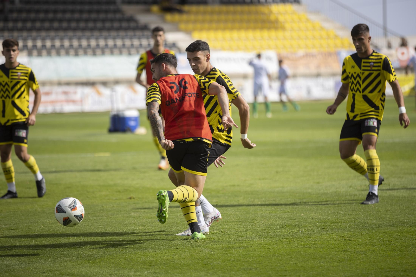 Imágenes del partido entre el San Roque de Lepe y el Atlético Sanluqueño