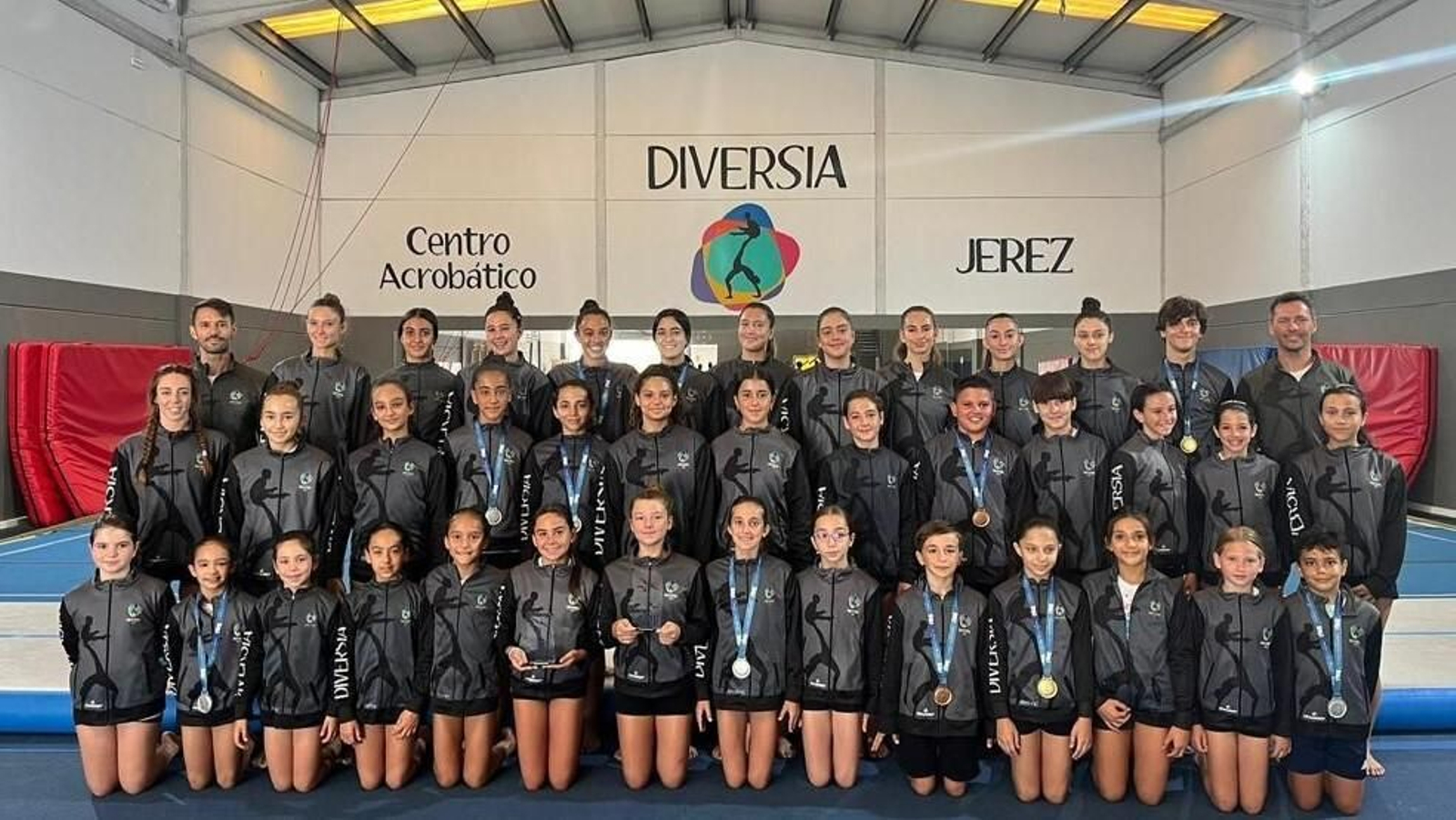 El Diversia Jerez participó con 46 gimnastas en Pontevedra. El Diversia Jerez participó con 46 gimnastas en Pontevedra.