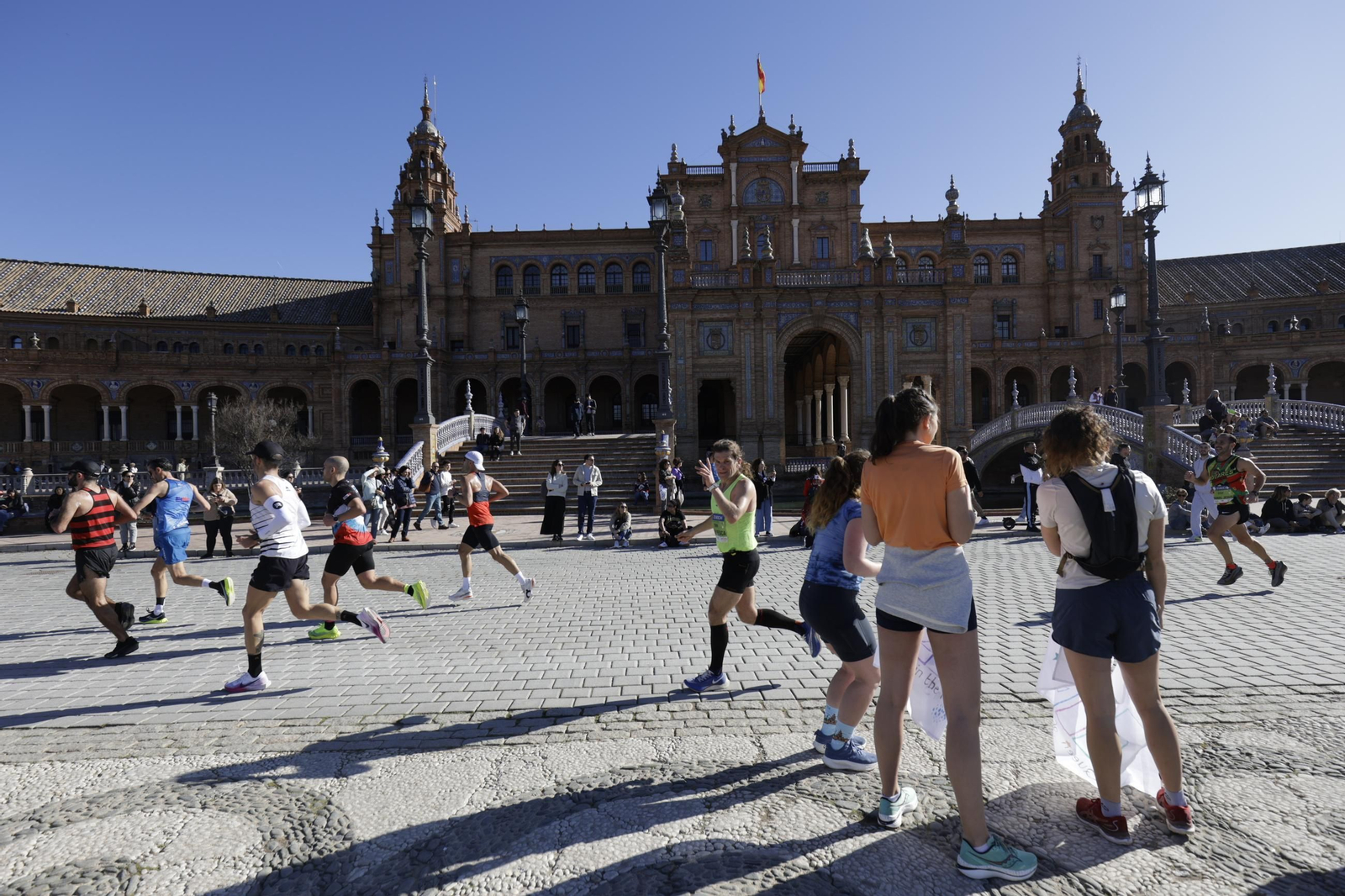 Búscate en el Zurich Maratón de Sevilla 2025