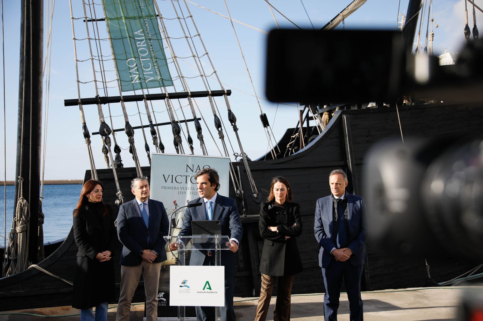 Imágenes de la visita del Consejero Antonio Sanz a la Nao Victoria