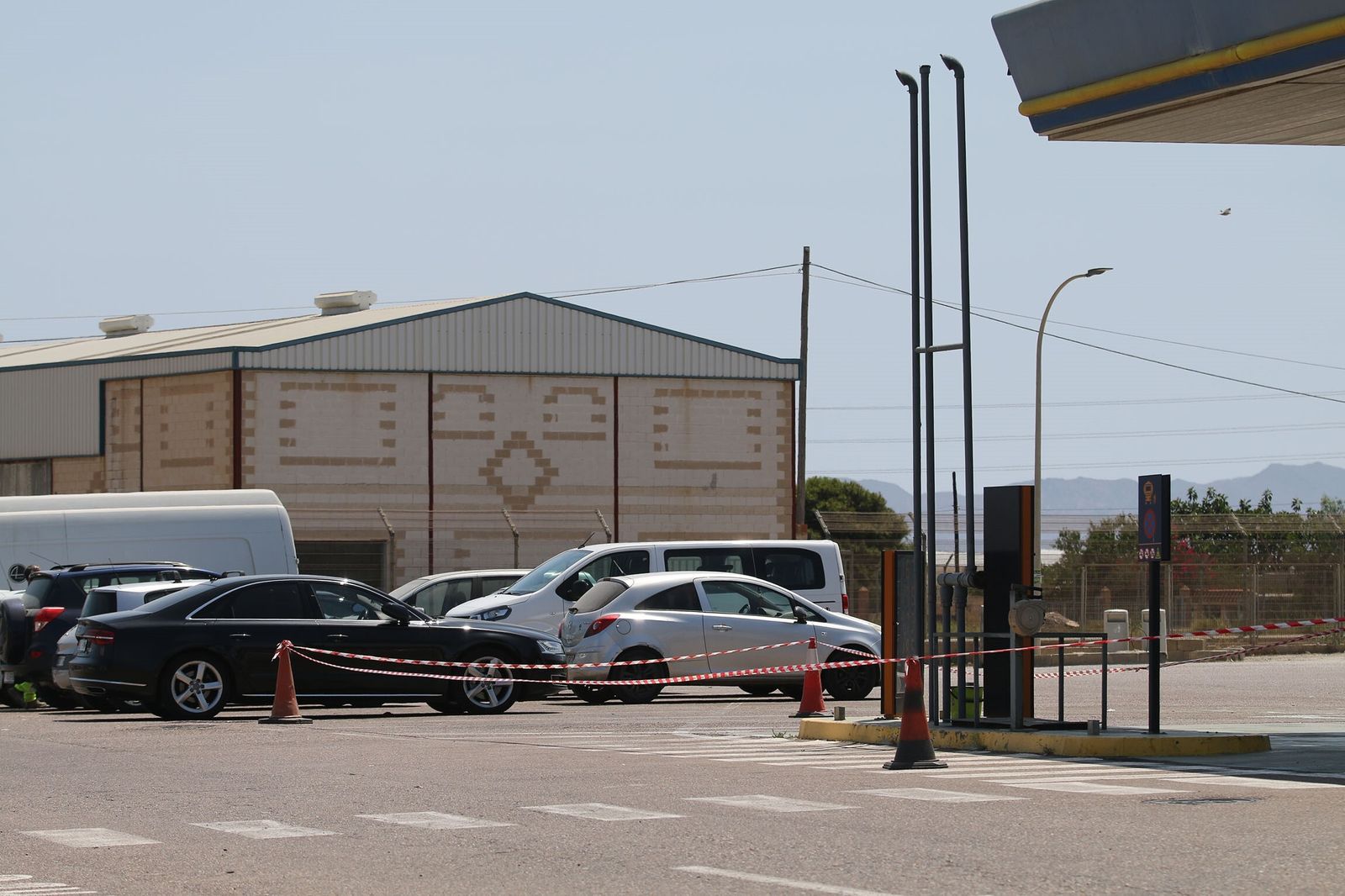 Zona acordonada el viernes tras la explosión en la estación de servicio de Repsol